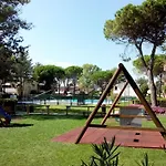 Villa House With Garden And Pool Access