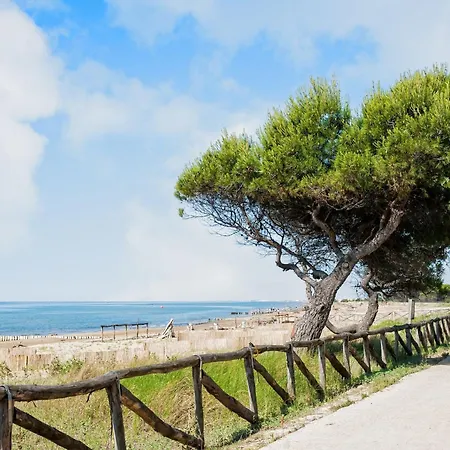 House With Garden And Pool Access