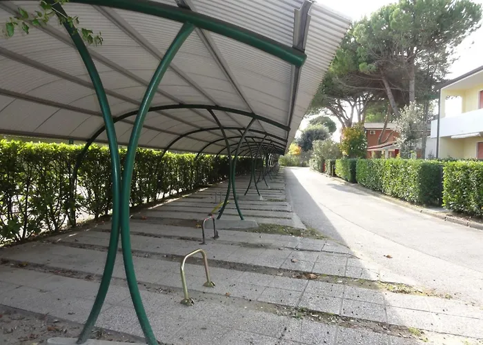 Villa House With Garden And Pool Access *